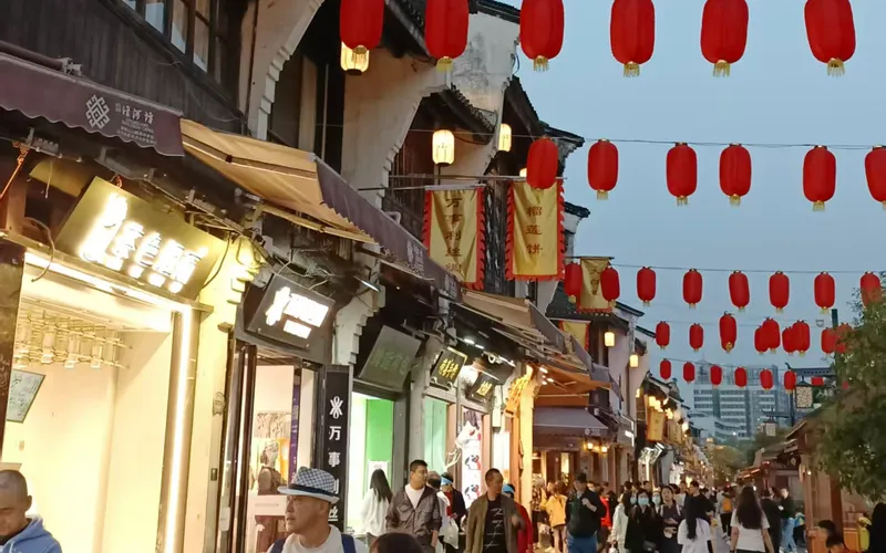 Улица Хэфанцзе (河坊街)