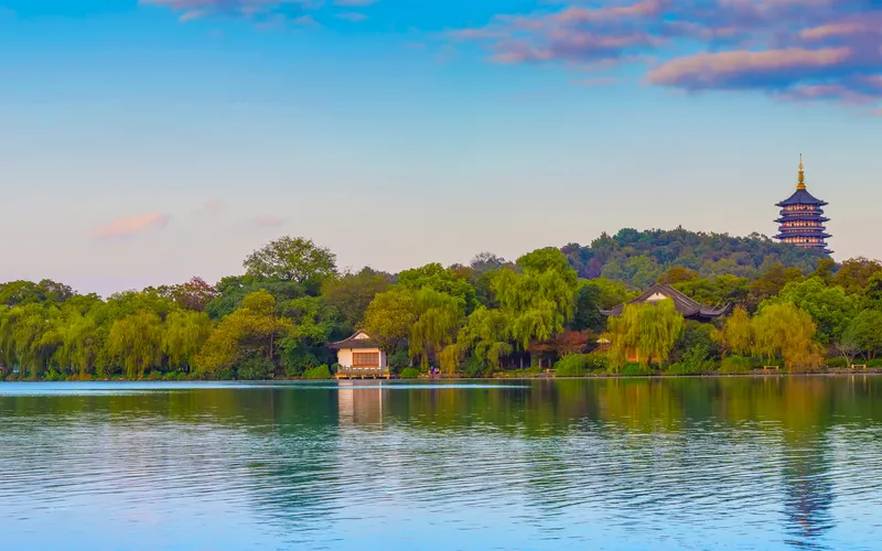Озеро Сиху (西湖)